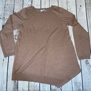 89th & Madison LS Medium tan sweater top, asymmetrical bottom, NWOT